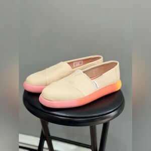 Women’s Cream Toms Canvas Ombré Shoes Size 9.5 NWT